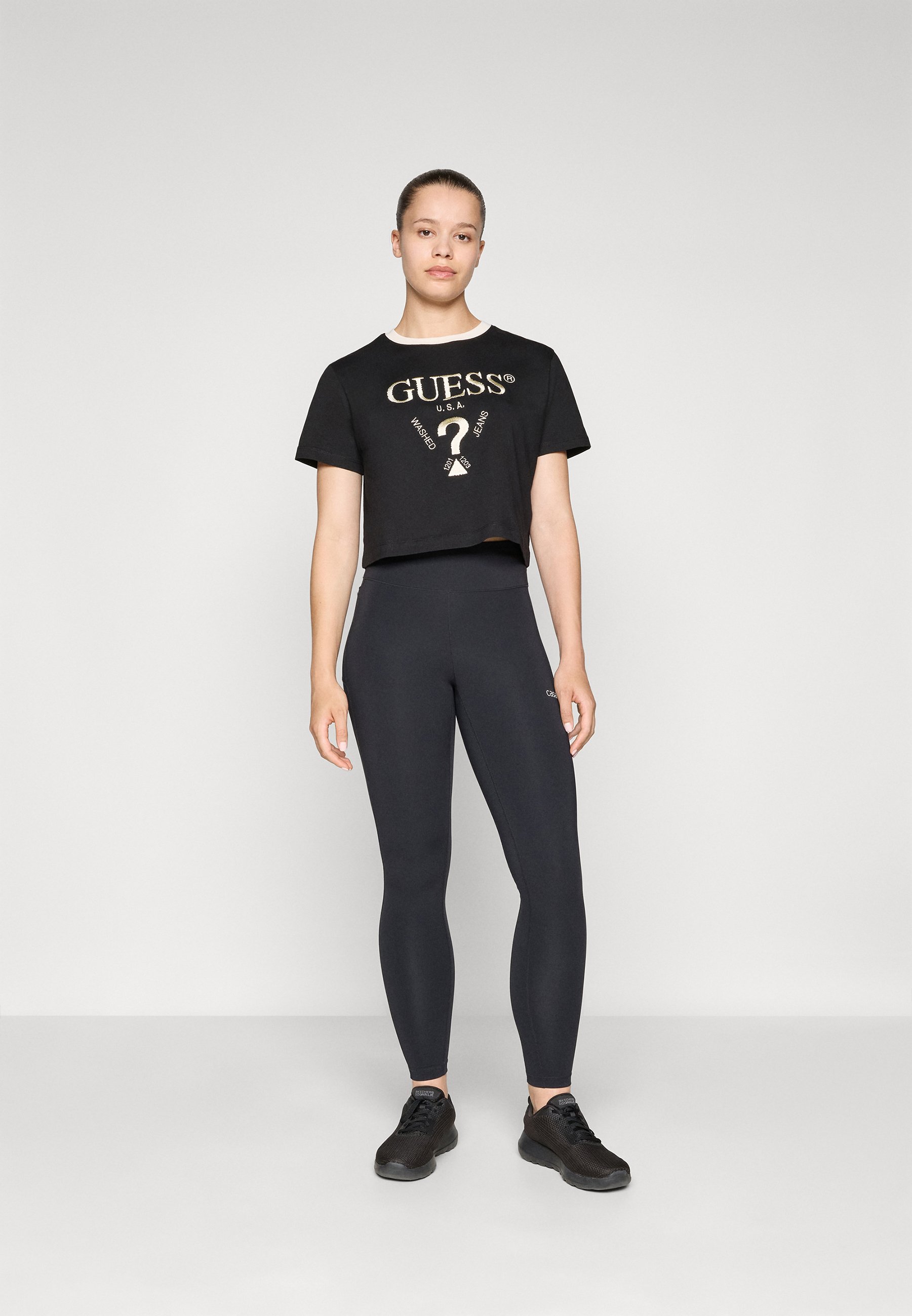 Guess FILANTA CROP TEE - Camiseta estampada - jet black