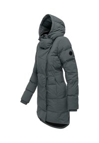 Pamušaluota pilka parka su nuimama kapišonu, priekinis užtrauktukas ir užsegimas mygtukais. Turi šonines kišenes ir susiūtas rankogalius šilumai.