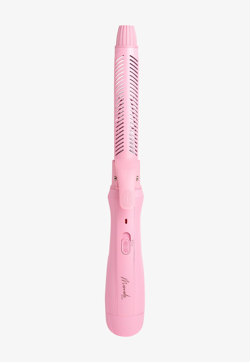Fer à friser électrique rose avec un corps ventilé, un interrupteur marche/arrêt, un témoin lumineux et une poignée à prise texturée.
