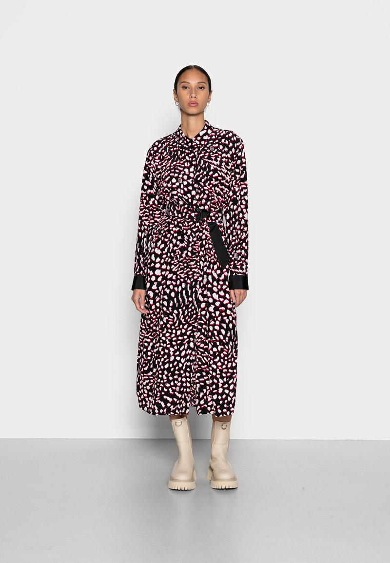 Tommy Hilfiger MIDIcDRESS - Vestido camiseiro - red/white/black