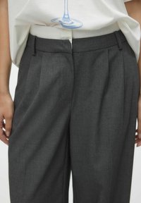 Vero Moda VMMADJA MITTLERE TAILLE - Pantaloni - dark grey melange