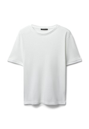 Weißes T-Shirt mit kurzen Ärmeln aus strukturiertem Stoff mit horizontalen Streifen, Rundhalsausschnitt und geradem Schnitt.