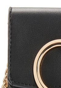 HALLHUBER Umhängetasche - black