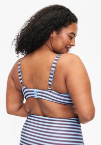Zizzi UNDERWIRED BIKINI BRA WITH PRINT - Bikiinide ülaosa - bluebrown stripe aop