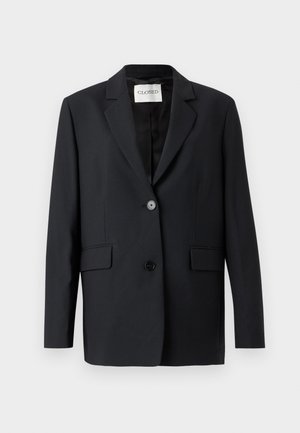 Schwarzer Blazer mit einem einzelnen Knopfverschluss, Revers mit Kerbe, zwei Vordertaschen und einer glatten Textur. Das Etikett trägt die Aufschrift "CLOSED."