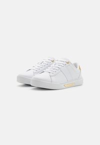 Tommy Hilfiger CHIC PANEL COURT  - Sportbačiai - white