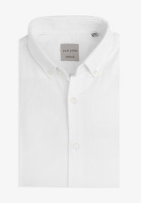 Camisa blanca de cuello con diseño abotonado, hecha de una tela texturizada. Presenta una etiqueta de marca que dice "DAN JOHN" y un corte regular.