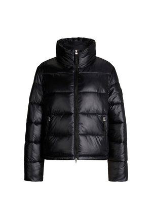 Schwarze Pufferjacke mit hohem Kragen, tailliertem Design, Reißverschluss und zwei Seiten Taschen. Glattes, glänzendes Material mit gesteppten Details.