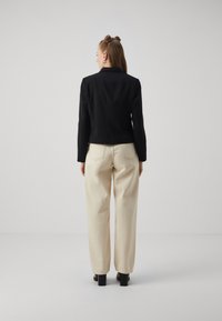 Vero Moda VMJANNI TAILORED JACKET - Suvejakk - black