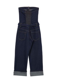 Gli oggetti in denim scuro presentano una vita alta e arricciata, cinque tasche e orli arrotolati. Il tessuto ha una consistenza liscia e robusta con cuciture a contrasto.