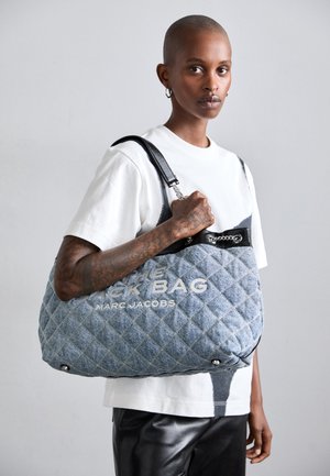 THE LARGE CHAIN SACK - Shopping Bag - light wash indigo