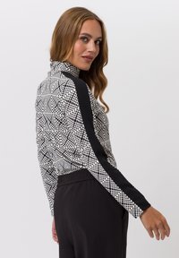 TUZZI Longsleeve - schwarz ecru