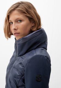 s.Oliver MIT VERSTAUBARER KAPUZE - Übergangsjacke - navy