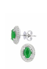Pendientes de gema ovalada verde engastados en metal de tono plateado, rodeados de pequeñas gemas transparentes; cuentan con un cierre de presión para un uso seguro.