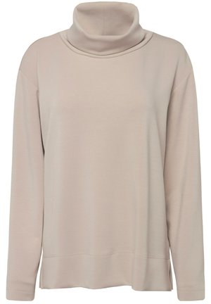 Taupe langærmet turtleneck-top lavet af blødt materiale, med draperet hals og sideslids i kanten for ekstra komfort.