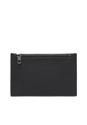 Czarny skórzany portfel o gładkiej teksturze, z zamknięciem na suwak u góry i subtelnym tłoczonym brandingiem z przodu.