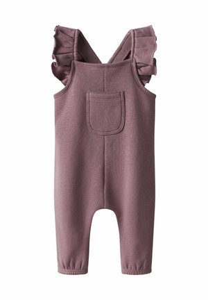 Les salopettes en coton violet présentent des bretelles froncées, une poche sur le devant et des poignets élastiqués. Texture douce sur l'ensemble.