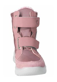 Bota exterior rosa con correas de Velcro, paneles texturizados y forro de felpa; cuenta con una suela de goma blanca y una parte superior de textil duradero.