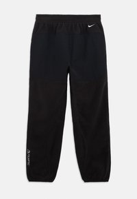 Melni bikses ar elastīgu jostasvietu. Augšējā daļa izgatavota no gludas auduma, apakšējā daļa no mīksta flīsa. Izceļas ar baltu "Polartec" logo.