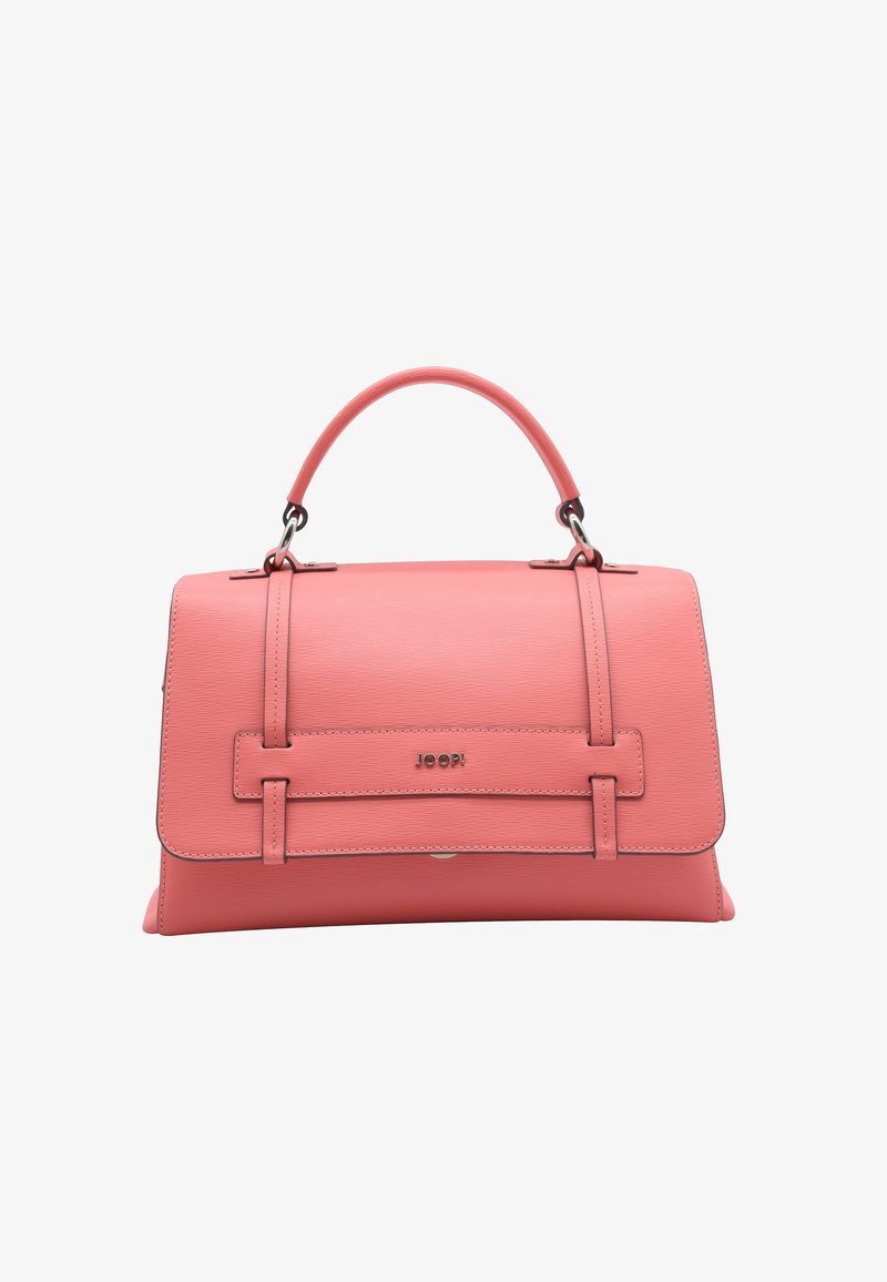Sac à main en cuir rose avec poignée supérieure, fermeture à rabat avant et logo de marque argenté centré sur le rabat.