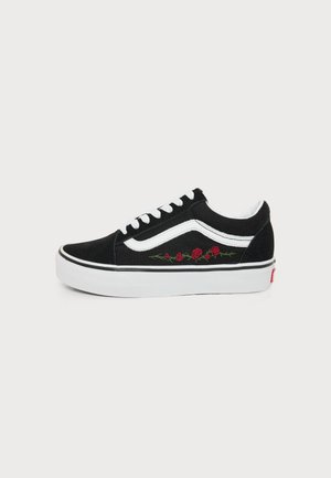 Sort lavtop sneaker med hvid sål og snørebånd, hvid sidestribe og rød rosebroderi på siden.