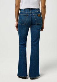 Wrangler MONTANA - Zvonové džínsy - yosemite