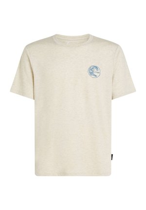 Beige T-shirt met korte mouwen, gemaakt van zachte stof, met aan de linkerkant van de borst een lichtblauw cirkelvormig logo met golfontwerp.