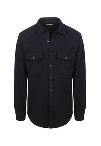 Donkerblauw overhemd met knopen en een puntenkraag, voorzien van twee borstzakken en lange mouwen met knoopmanchetten. Zachte textuur.