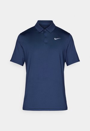 Tumesinine polo särk, mis on valmistatud siledast ja hingavast kangast. Omab klassikalist kraed, kolmest nööbist koosnevat lukku ja valget Nike logo vasakul rinnal.