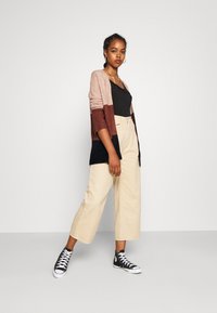 JDY JDYELANORA STRIPE  - Casaco de malha - black