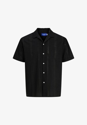 Mustade lühikeste varrukatega särk, millel on vertikaalsed lõike mustrid, nuppude eesmine osa, klassikaline krae ja tekstuurne kanga disain.