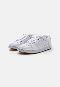 és ACCEL 95 UNISEX - Skate shoes - white