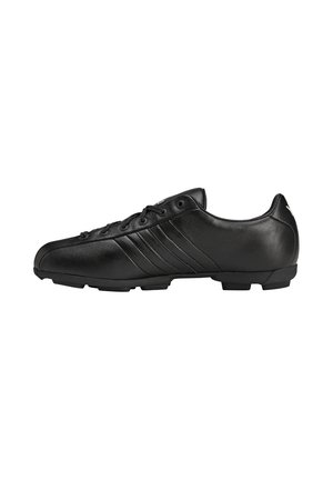Sort lavprofilsneaker i læder med snørelukning og tekstureret sål, med subtile sidelommer og minimalistisk design.
