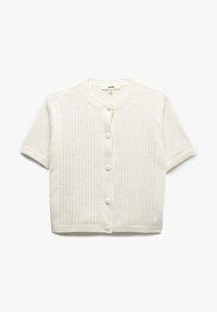 Cardigan bianco a maniche corte realizzato in tessuto lavorato a maglia, con texture a coste, collo rotondo e sei bottoni di chiusura sul davanti.