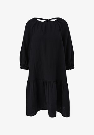 Schwarzes, lockeres Kleid mit rundem Ausschnitt, Rückenschnürung und drei Viertelärmeln. Mit gestuftem, Rüschensaum. Weicher Stoff.