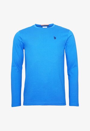 Hosszú ujjú, világoskék pamut póló kerek nyakkal, kis sötétkék logóval a mellrészen. Sima textúra, minimális részletezéssel.