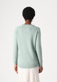 Davida Cashmere STRAIGHT O NECK SWEATER - Camisola - sage