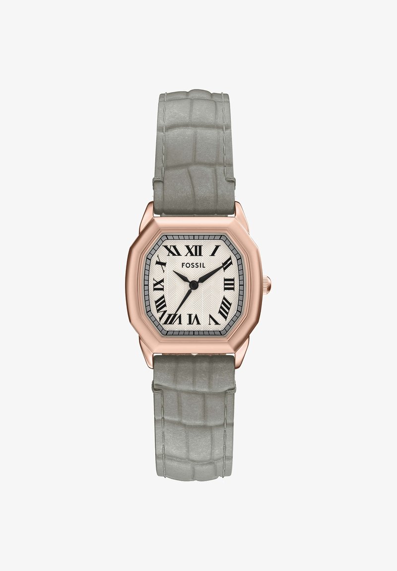 Montre carrée en or rose avec cadran blanc, chiffres romains noirs et bracelet en cuir gris texturé affichant 7h09.