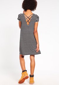 ONLY ONLBERA BACK LACE UP DRESS - Vestido de malha - black/cloud dancer
