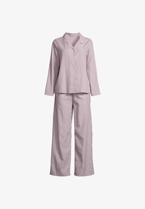 Zachtroze flanellen pyjamabovenstuk met lange mouwen en knopen, gecombineerd met bijpassende losse pyjamabroek met wijde pijpen, afgebeeld op een effen witte achtergrond.