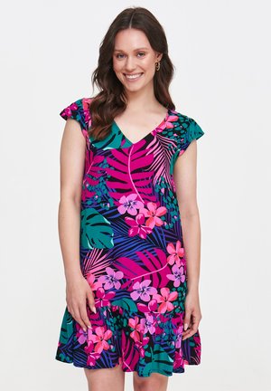 Kwiatowa sukienka z dekoltem w serek, rękawkami typu cap oraz falbaną na dole. Charakteryzuje się różowymi i zielonymi tropikalnymi wzorami na czarnym tle.