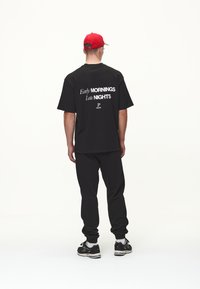 Pegador - BALDOCK OVERSIZED TEE - Nyomott mintás póló - washed black Miniatűr kép 1