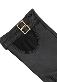 Gant en cuir noir sans doigts avec des sangles à double boucle dorée autour du poignet pour un ajustement réglable et un détail.