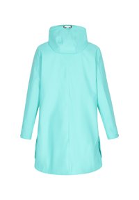 Vízálló zöldeskék esőkabát kapucnival, hosszú ujjú, oldalsó szellőzőkkel, sima szintetikus anyagból készült. Nincsenek látható záródások vagy minták.