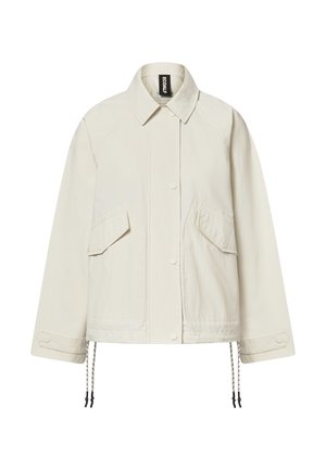 Beige Jacke mit Kragen, vorne Druckknöpfen, zwei Klappentaschen, verstellbaren Manschettenriemen und Kordelzug am Saum.