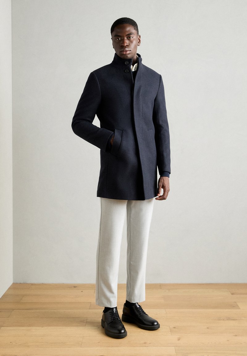 Isaac Dewhirst NEW COMFORT FUNNEL NECK COAT - Abrigo corto - navy