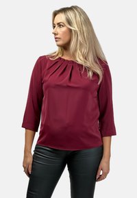 Niewybrane, wine red