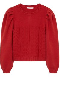 Pull rouge en tricot avec un col rond à côtes, motif texturé en vagues, et manches bouffantes, terminé par un ourlet et des poignets à côtes.