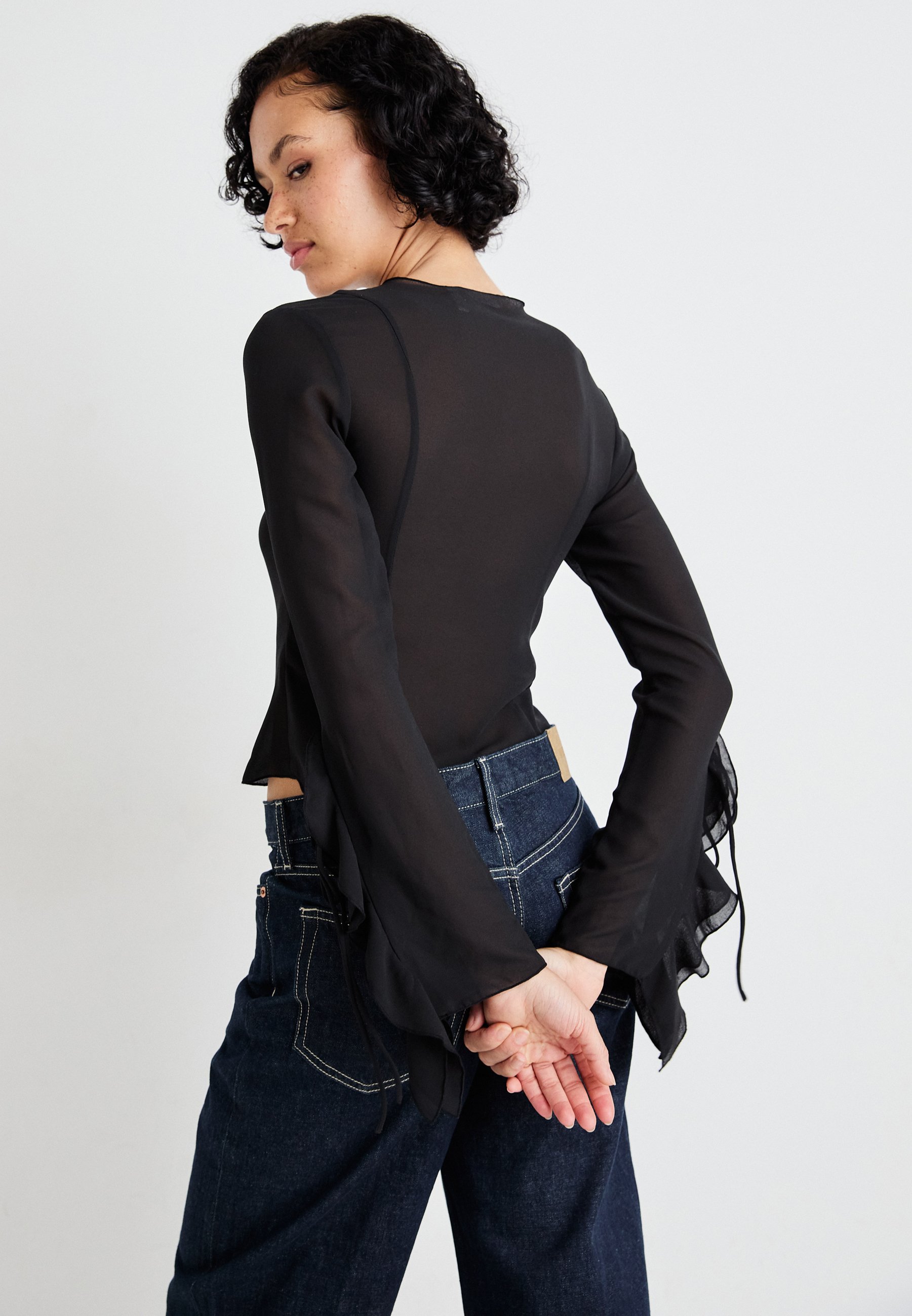 売れ筋商品|||ウィークデイ シャツ レディース トップス SASHA LONGSLEEVE FRILL  - Blouse - black Weekday SASHA LONGSLEEVE FRILL - Blouse - black - Zalando.co.uk