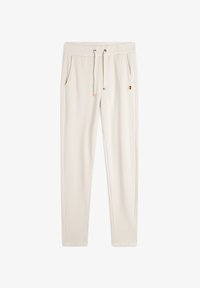 Seleccionado, white sand